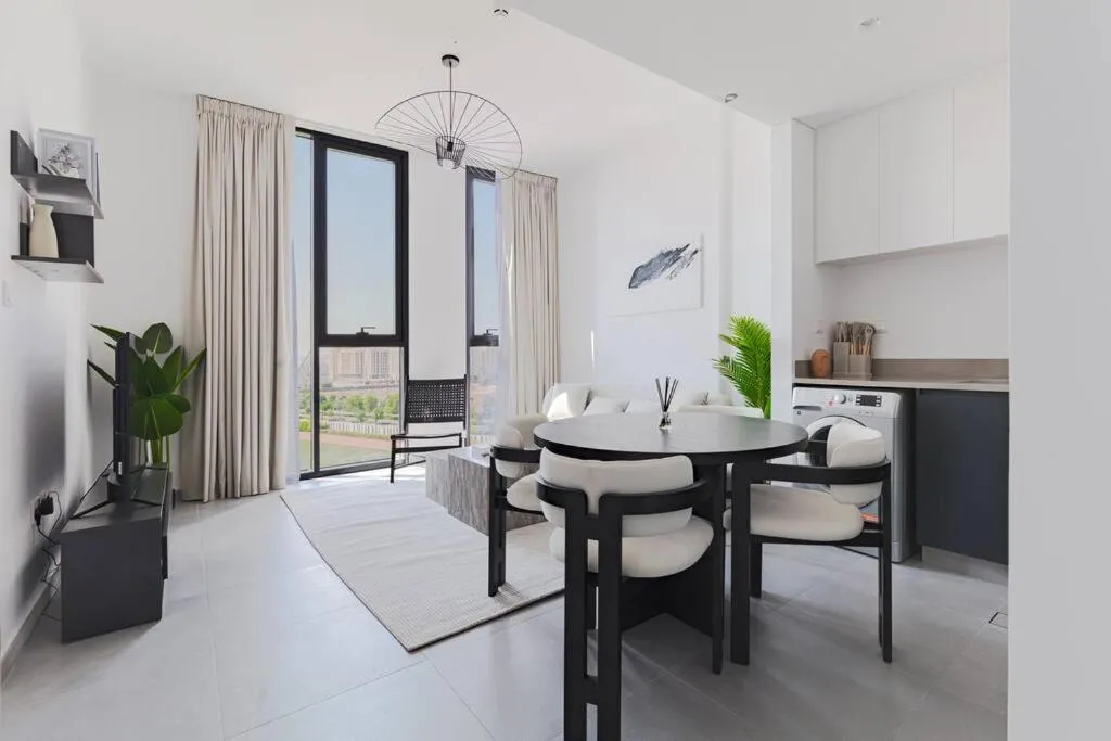⁨Sahab - courtyard view 1BR⁩ — صورة 5