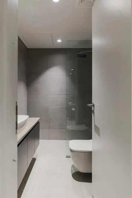 ⁨Sahab - courtyard view 1BR⁩ — صورة 7