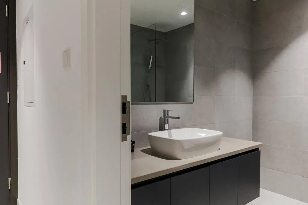 ⁨Sahab - courtyard view 1BR⁩ — صورة 9