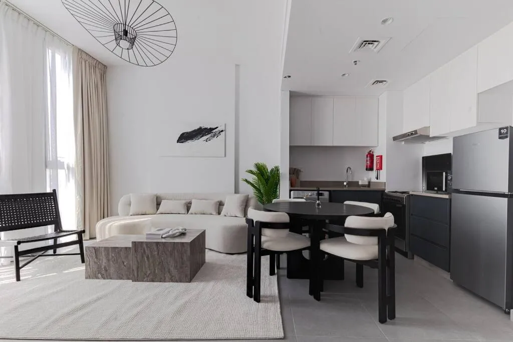 ⁨Sahab - courtyard view 1BR⁩ — صورة 13