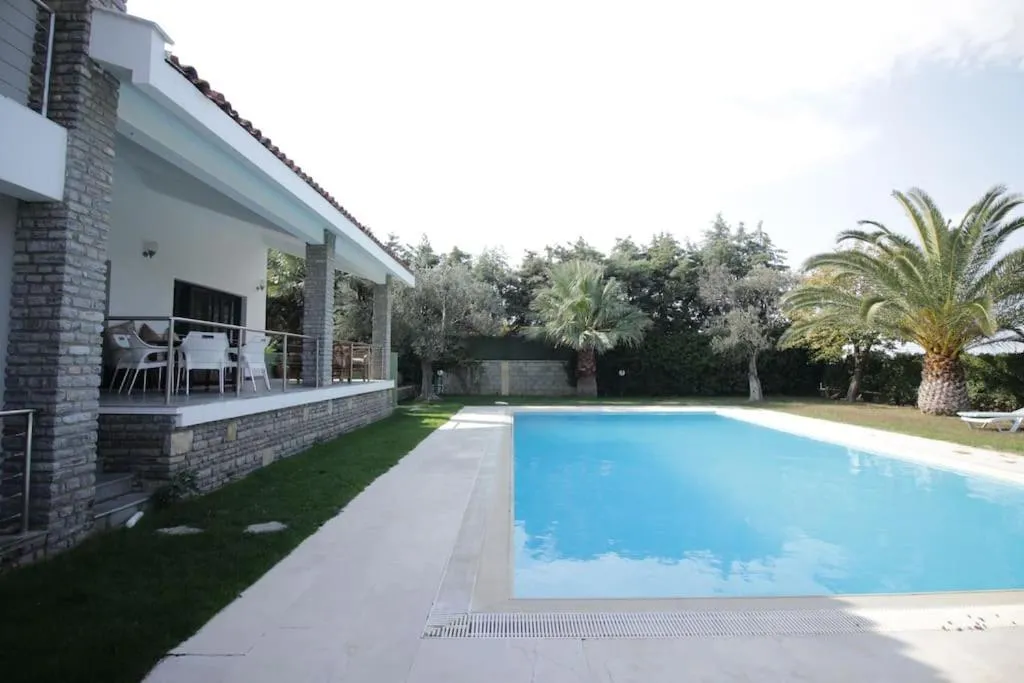 Secluded 3BR Modern Villa w Private Pool and Views — صورة 2