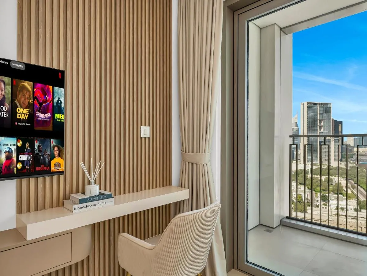 ⁨Blissful Stays - Luxury Two Bedroom Apartment at Downtown Views II- 5 min walk to Dubai Mall, Burj Khalifa with Infinity Pool⁩ — صورة 10