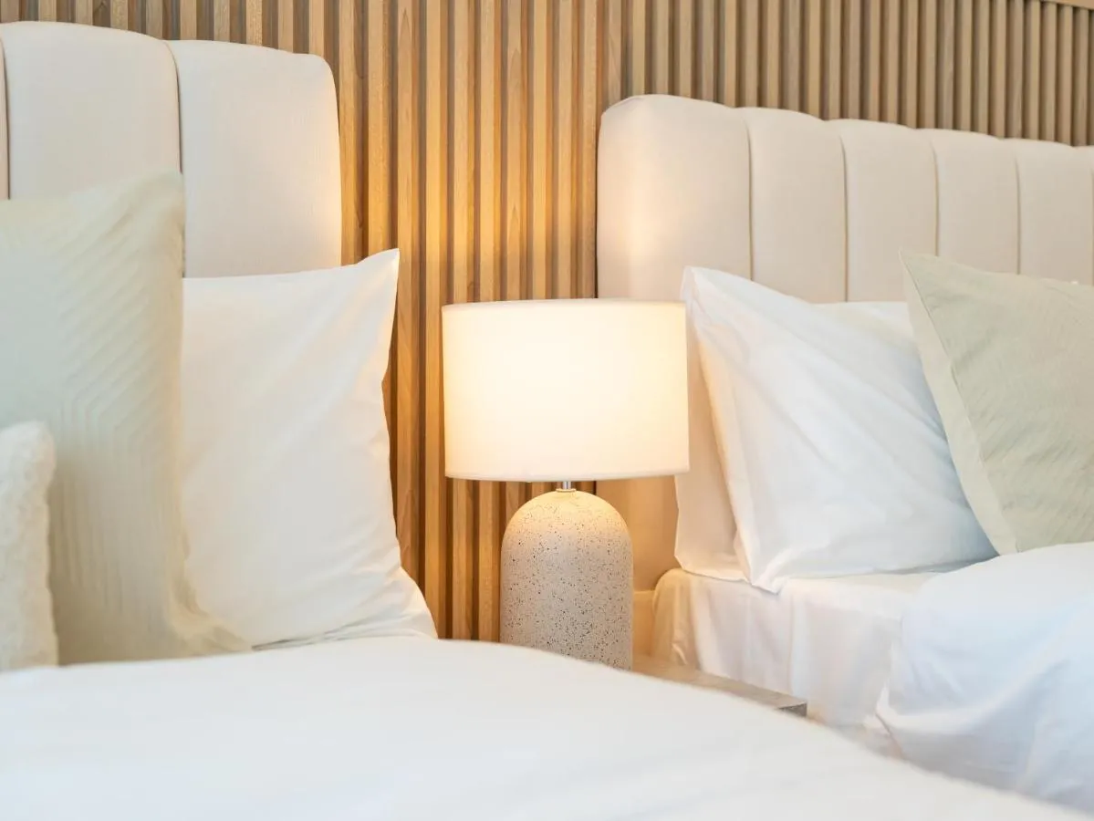 ⁨Blissful Stays - Luxury Two Bedroom Apartment at Downtown Views II- 5 min walk to Dubai Mall, Burj Khalifa with Infinity Pool⁩ — صورة 25