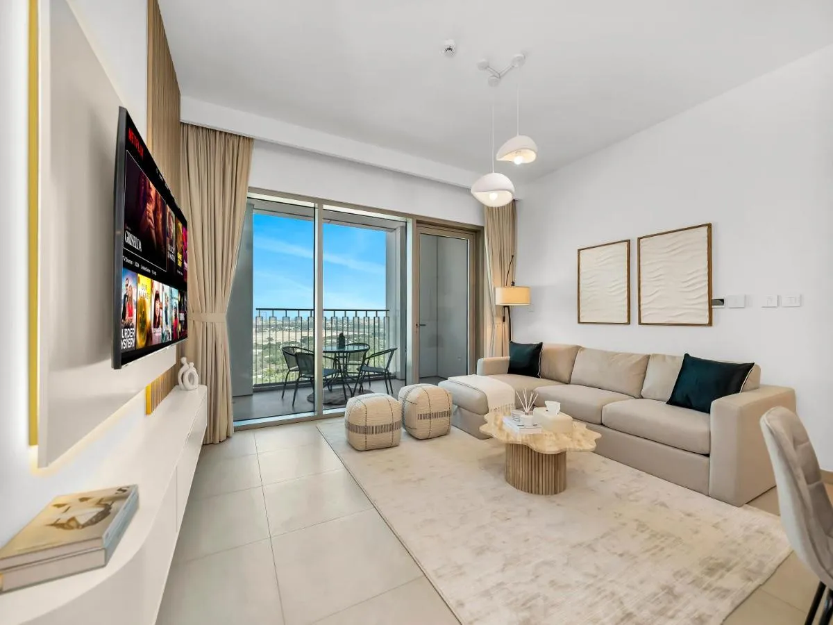 ⁨Blissful Stays - Luxury Two Bedroom Apartment at Downtown Views II- 5 min walk to Dubai Mall, Burj Khalifa with Infinity Pool⁩ — صورة 36