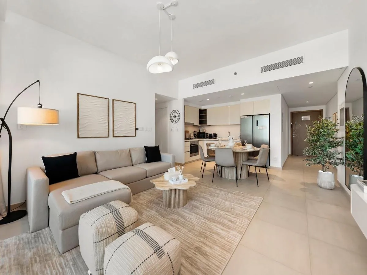 ⁨Blissful Stays - Luxury Two Bedroom Apartment at Downtown Views II- 5 min walk to Dubai Mall, Burj Khalifa with Infinity Pool⁩ — صورة 41