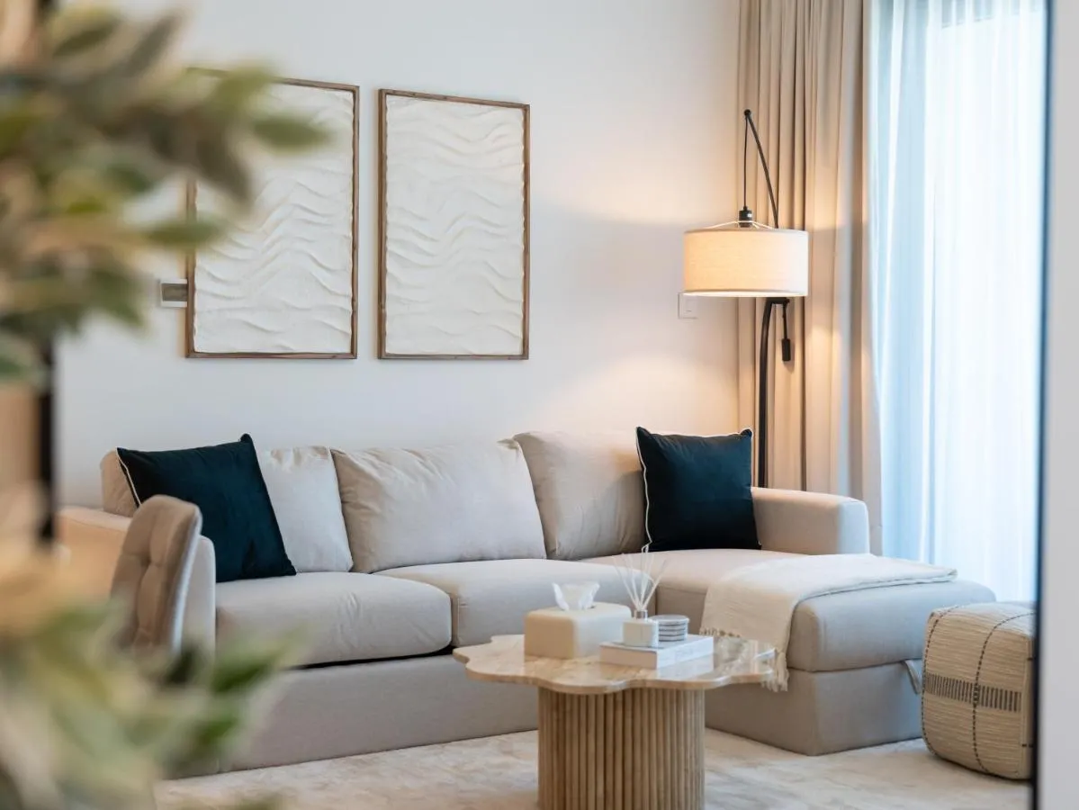 ⁨Blissful Stays - Luxury Two Bedroom Apartment at Downtown Views II- 5 min walk to Dubai Mall, Burj Khalifa with Infinity Pool⁩ — صورة 44