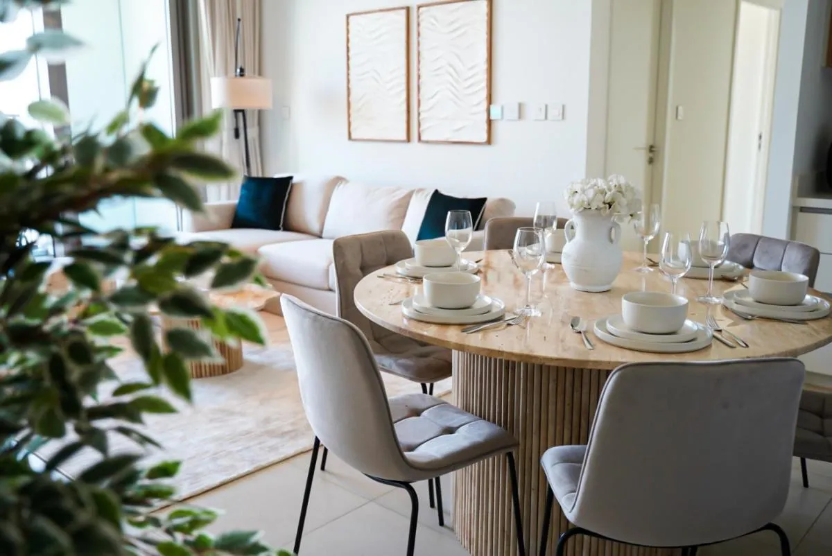 ⁨Blissful Stays - Luxury Two Bedroom Apartment at Downtown Views II- 5 min walk to Dubai Mall, Burj Khalifa with Infinity Pool⁩ — صورة 45