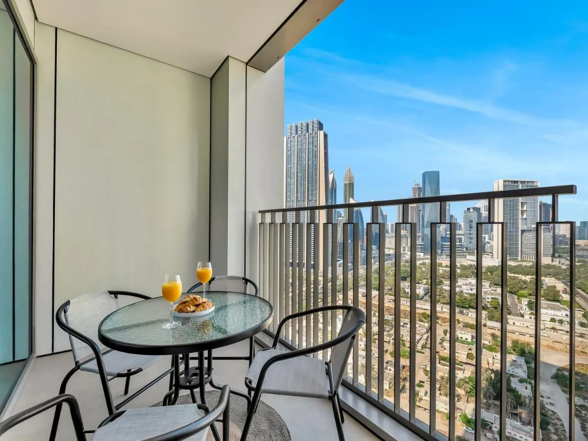 ⁨Blissful Stays - Luxury Two Bedroom Apartment at Downtown Views II- 5 min walk to Dubai Mall, Burj Khalifa with Infinity Pool⁩ — صورة 7