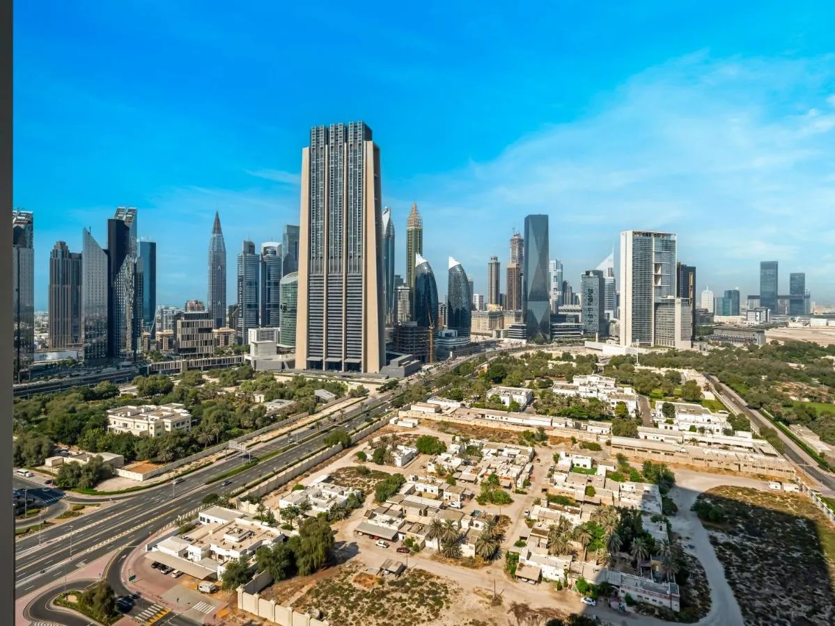 ⁨Blissful Stays - Luxury Two Bedroom Apartment at Downtown Views II- 5 min walk to Dubai Mall, Burj Khalifa with Infinity Pool⁩ — صورة 2