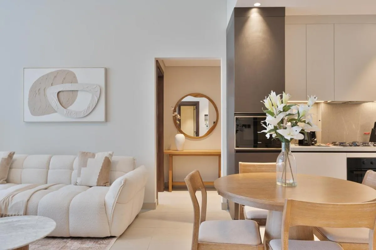 Modern 2 BR Apartment near Dubai Butterfly Garden — صورة 2