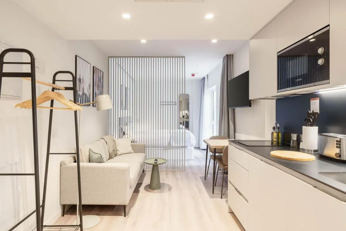 ليمهوم مادريد كالل د جوان هورتادو د مندوزا - مدريد، إسبانيا