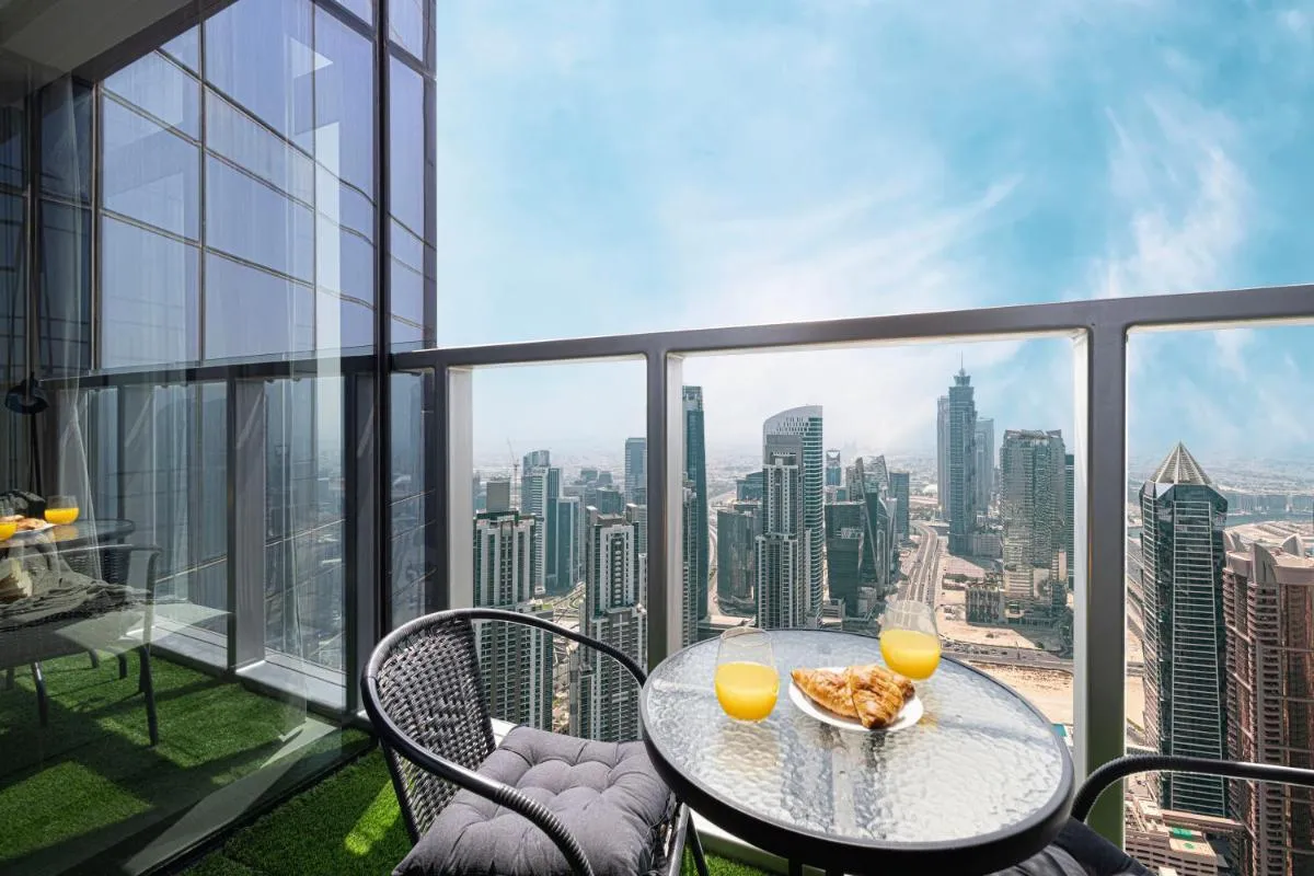 ⁨Highest Infinity Pool Burj Khalifa View⁩ — صورة 8