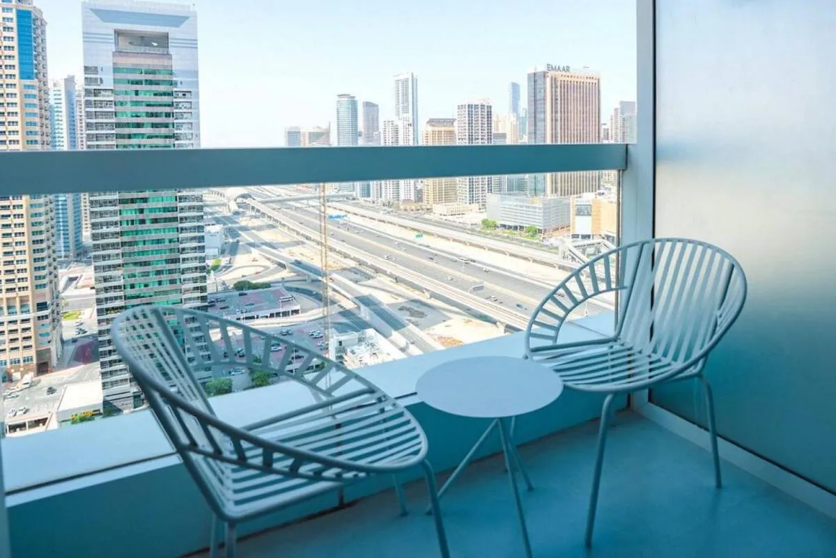 Stylish and Sleek - Studio - JLT — صورة 2