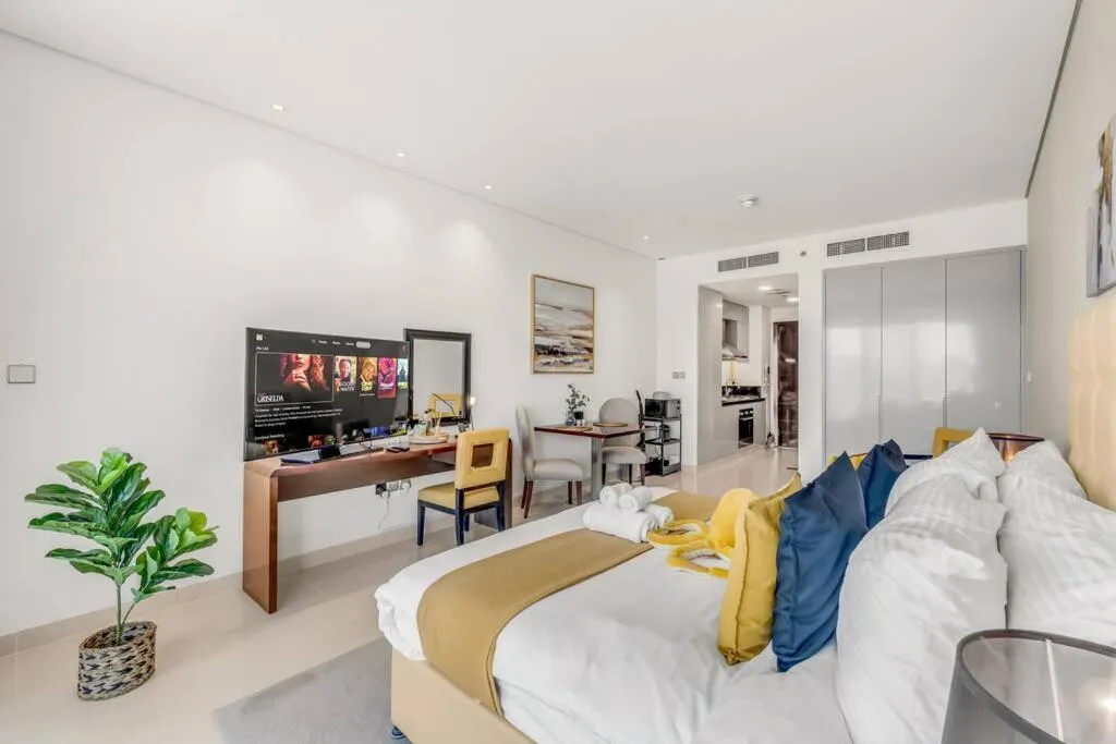 Waves - Stylish Studio with Balcony in Dubai South — صورة 3