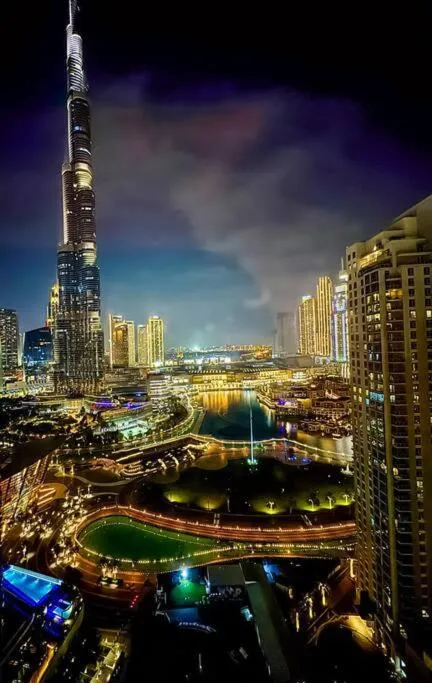 Full Burj and Fountain View, Luxury 2BR, Sleeps 8, Walk to Dubai Mall