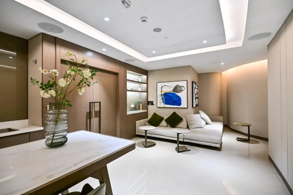 Full Burj and Fountain View, Luxury 2BR, Sleeps 8, Walk to Dubai Mall — صورة 4