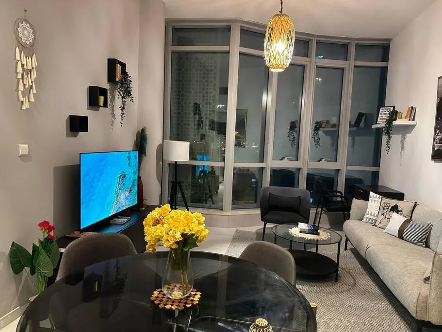 ⁨Cozy 1BHK Apartment-Dubai Marina⁩ — صورة 2