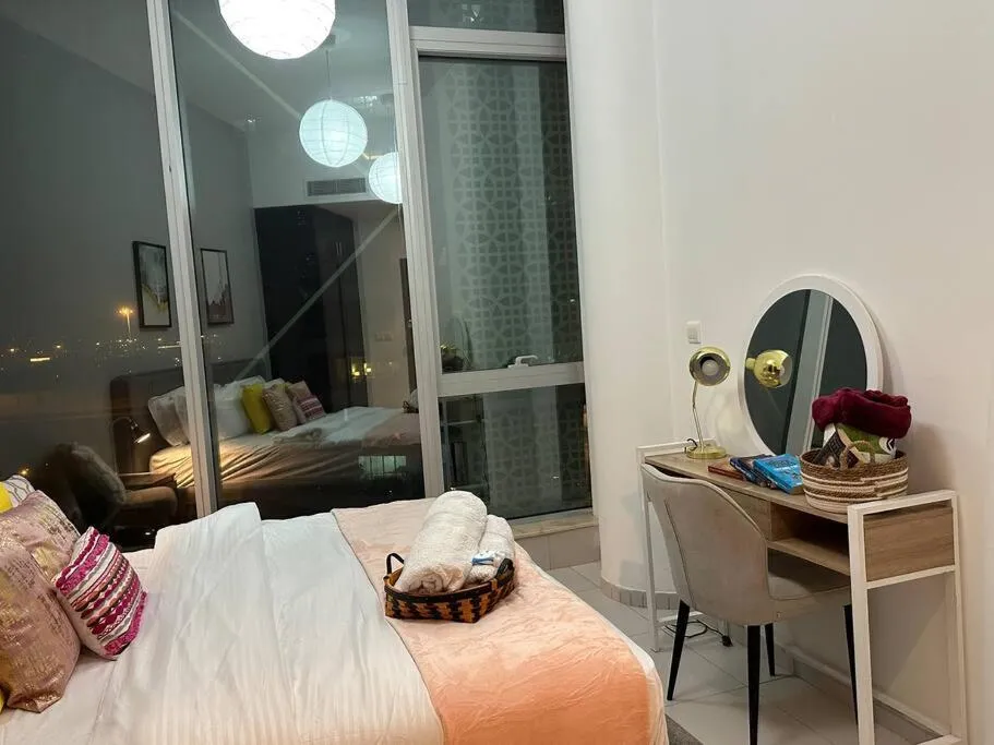 ⁨Cozy 1BHK Apartment-Dubai Marina⁩ — صورة 3