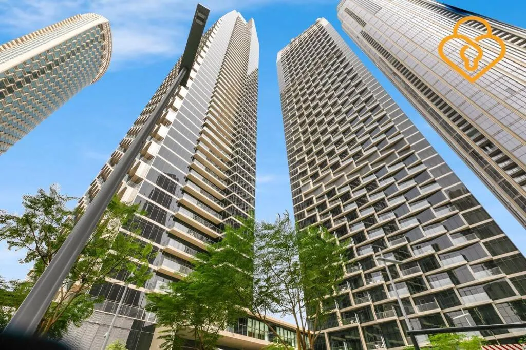 ⁨Keysplease 2 BR Address Opera walking to Dubai Mall 55⁩ — صورة 4
