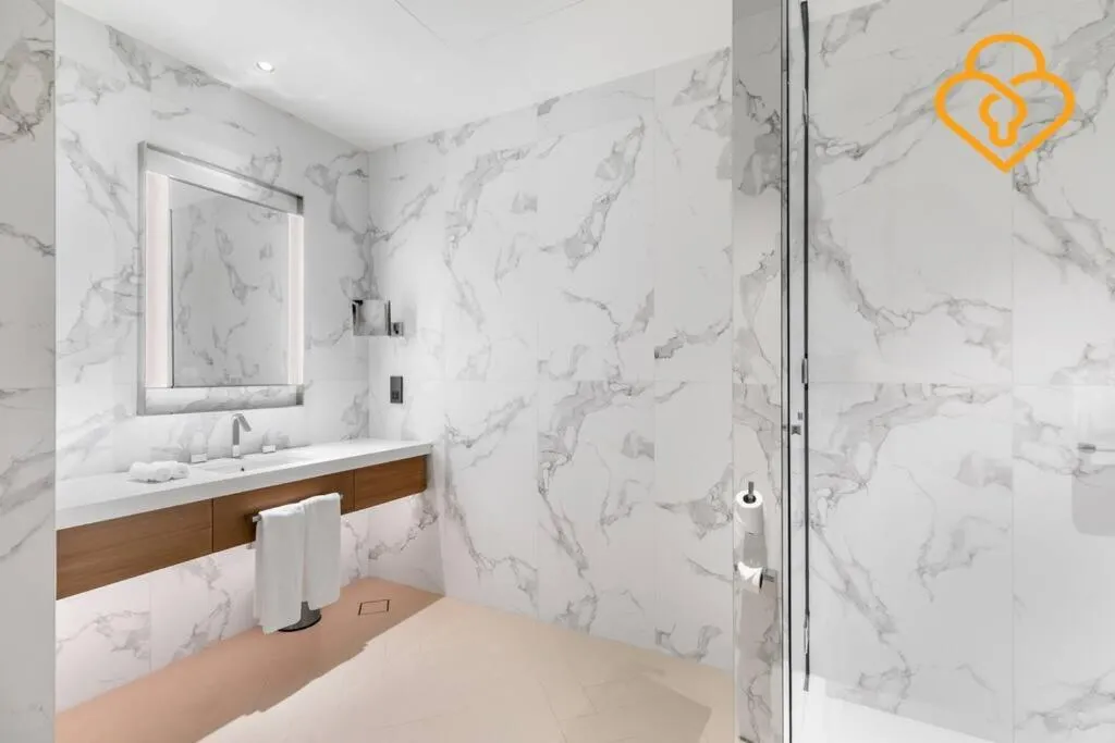 ⁨Keysplease 2 BR Address Opera walking to Dubai Mall 55⁩ — صورة 16