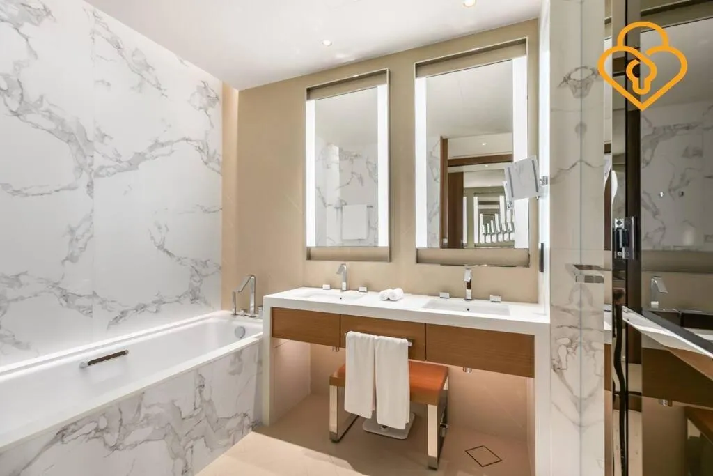 ⁨Keysplease 2 BR Address Opera walking to Dubai Mall 55⁩ — صورة 18