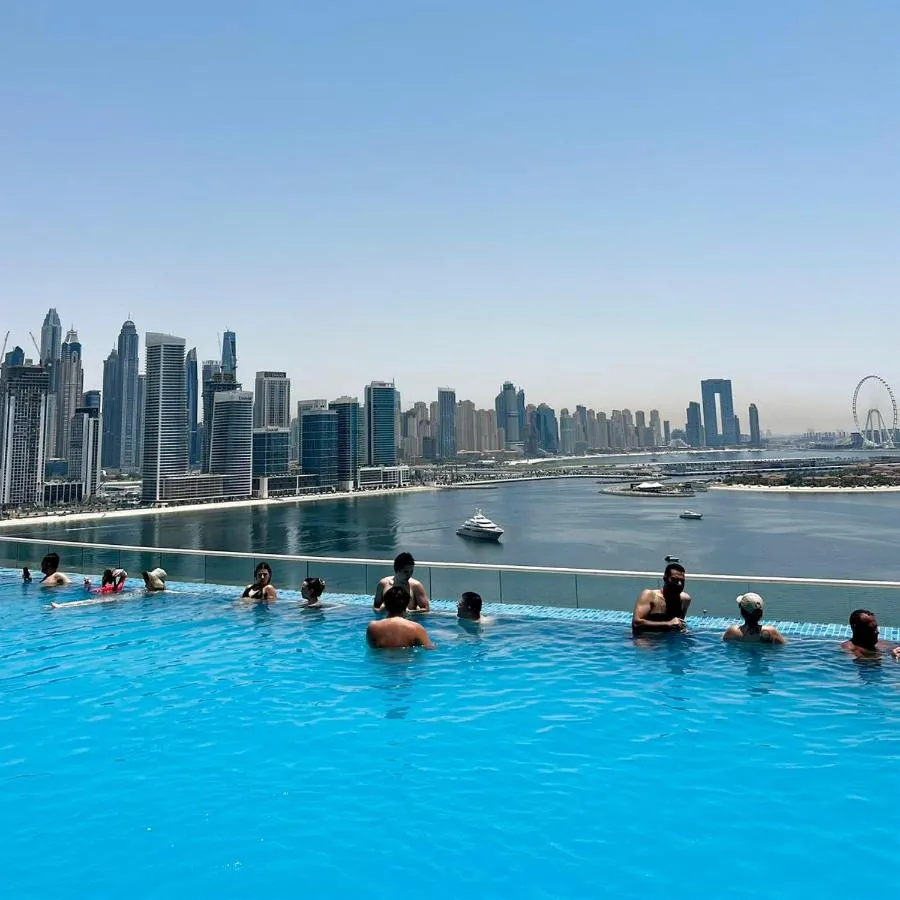 Apartment on Palm Jumeirah Beach Parking