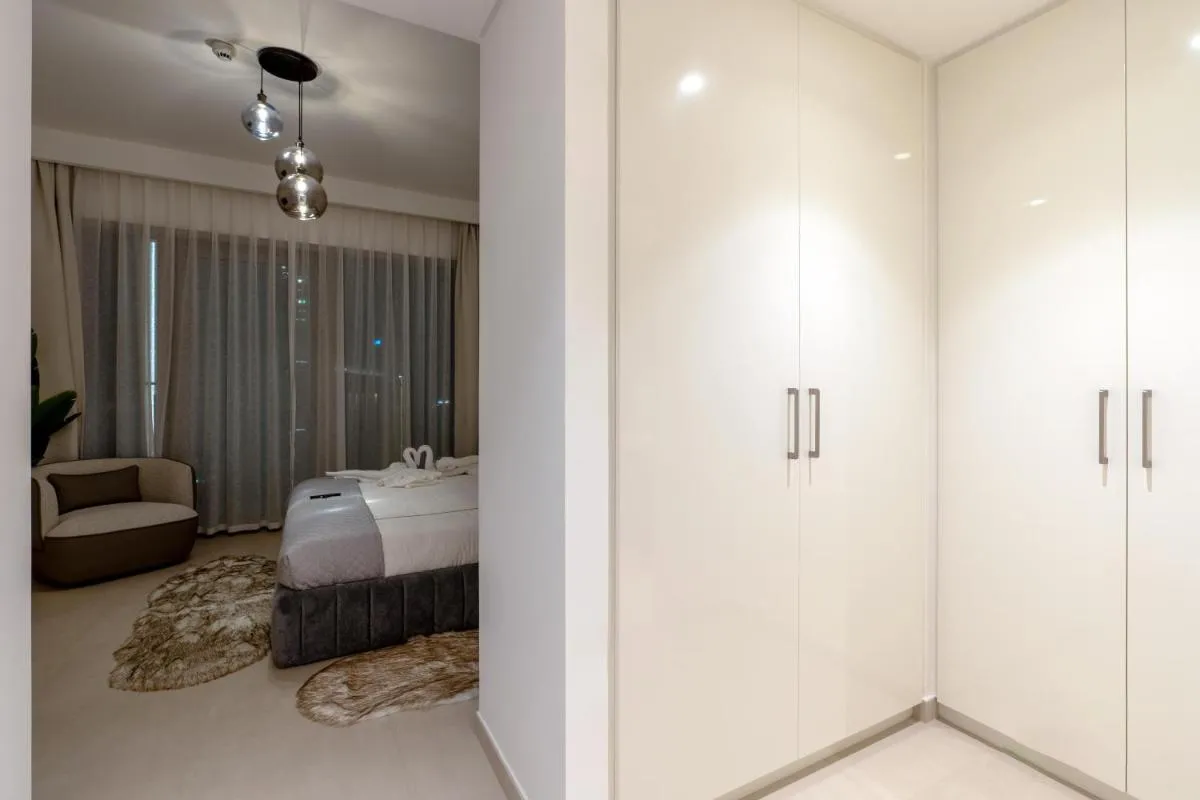 ⁨3 Bedrooms Apartment in Downtown Views - Dubai Burj Khalifa View⁩ — صورة 6