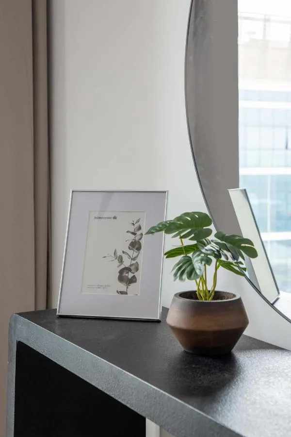 ⁨Frank Porter - Urban Oasis⁩ — صورة 22