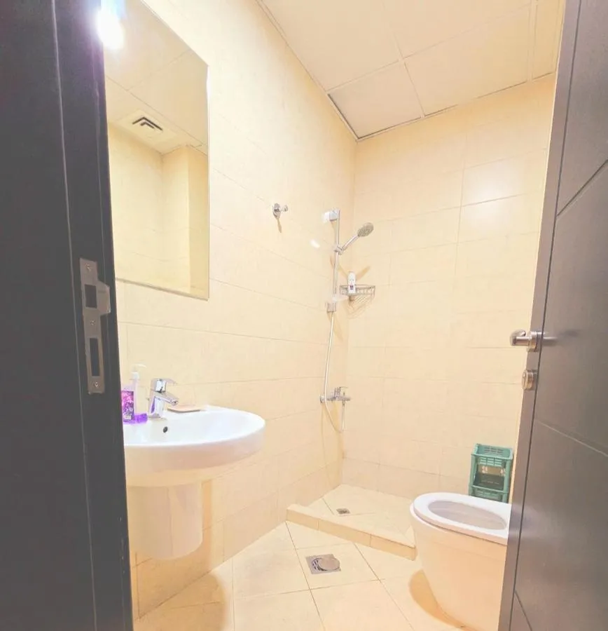 Room near to Lamer Beach Jumeirah one walk distance oima leasing property — صورة 3