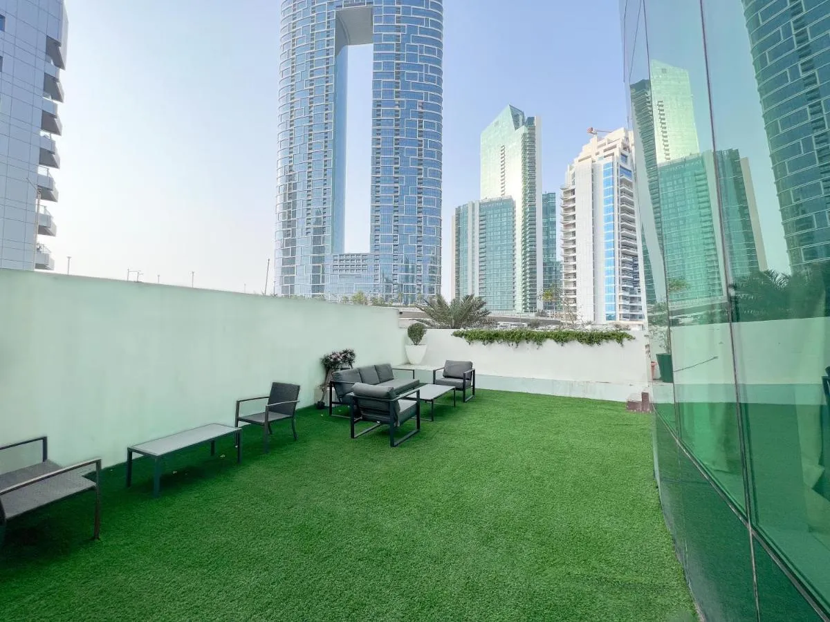2 Bedroom Apartment with Spacious Private Garden in Dubai Marina — صورة 2