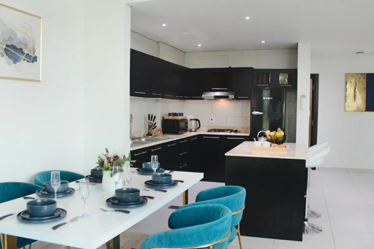 ⁨2 Bedroom Apartment with Spacious Private Garden in Dubai Marina⁩ — صورة 5