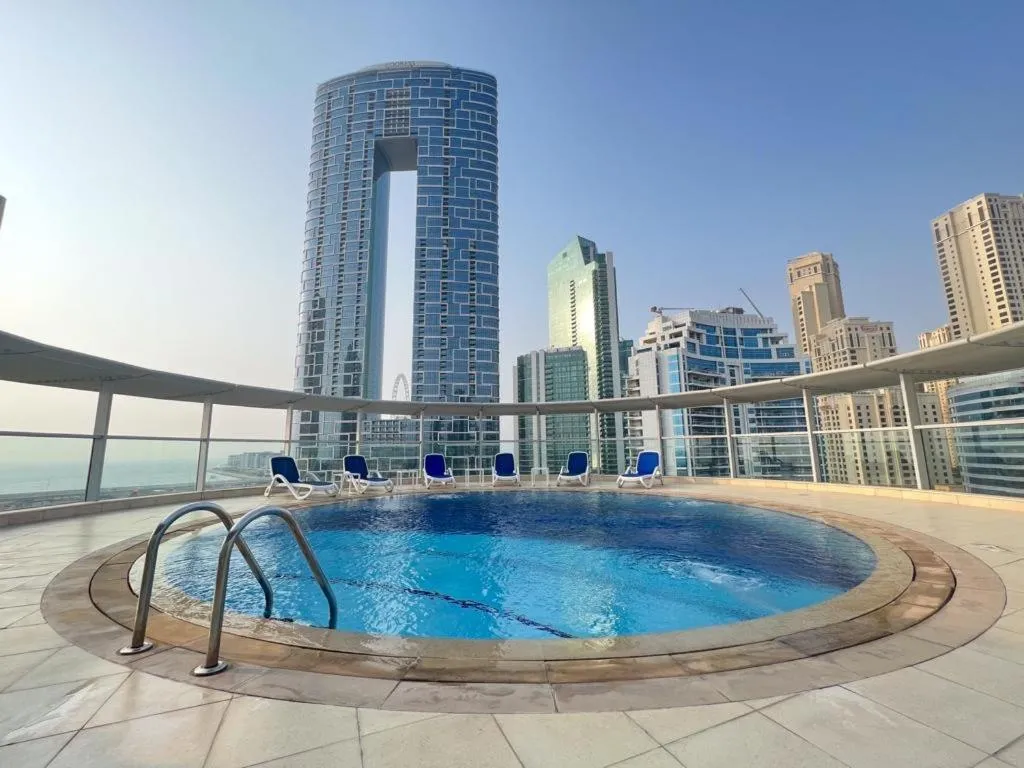 ⁨2 Bedroom Apartment with Spacious Private Garden in Dubai Marina⁩ — صورة 6