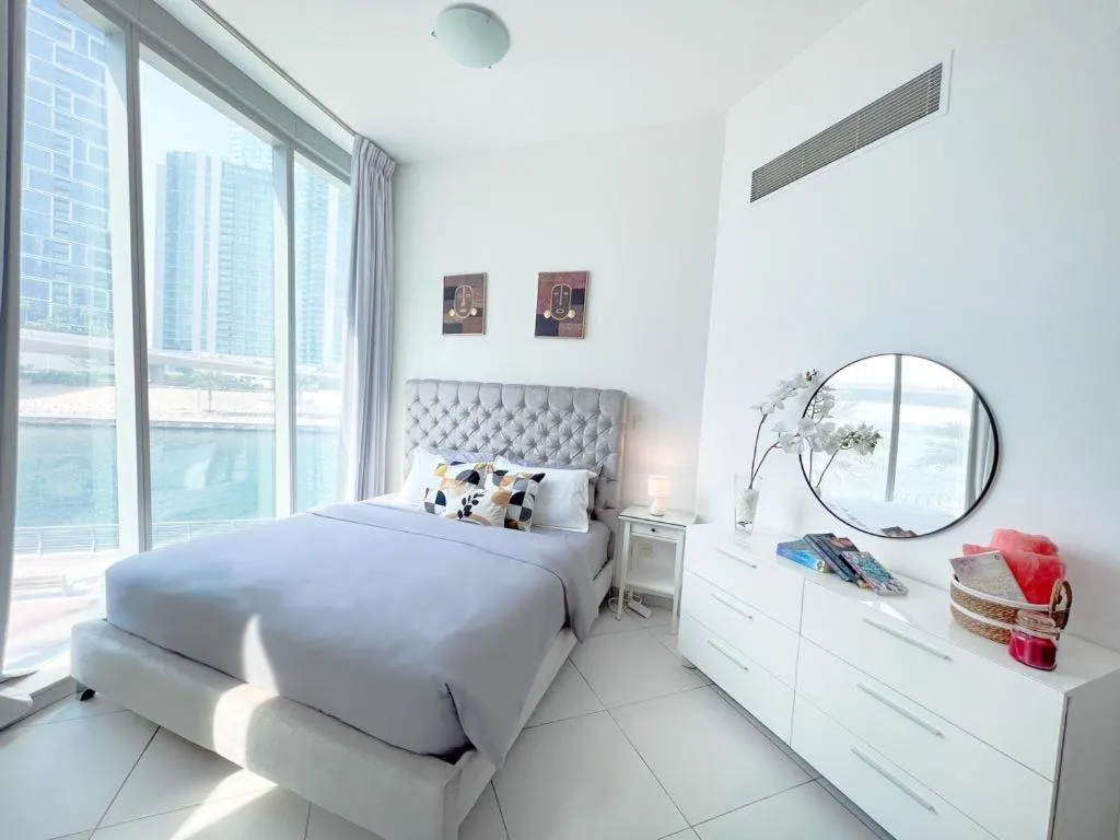 ⁨2 Bedroom Apartment with Spacious Private Garden in Dubai Marina⁩ — صورة 13