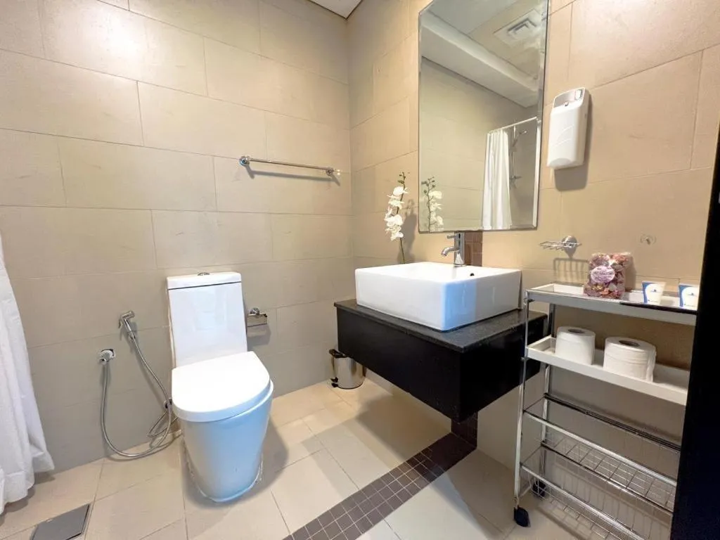 ⁨2 Bedroom Apartment with Spacious Private Garden in Dubai Marina⁩ — صورة 16