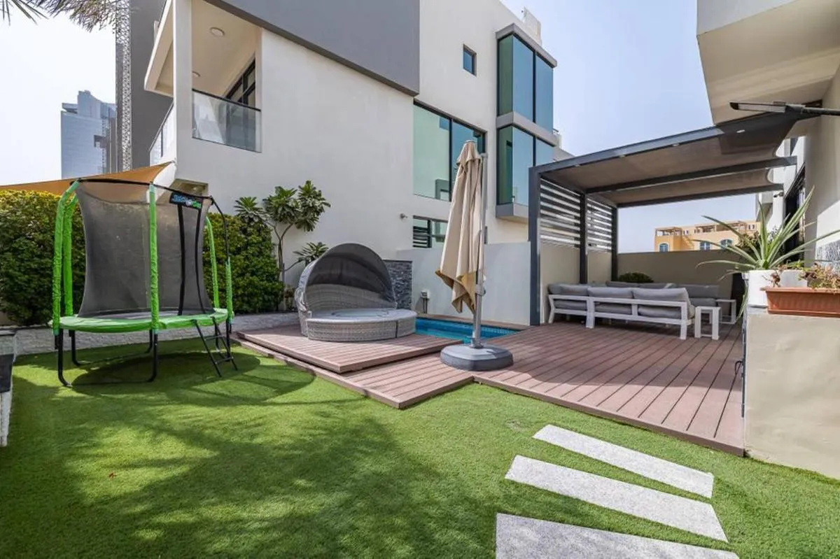 Coastal Themed 4BR Townhouse with Pool in JVC — صورة 3
