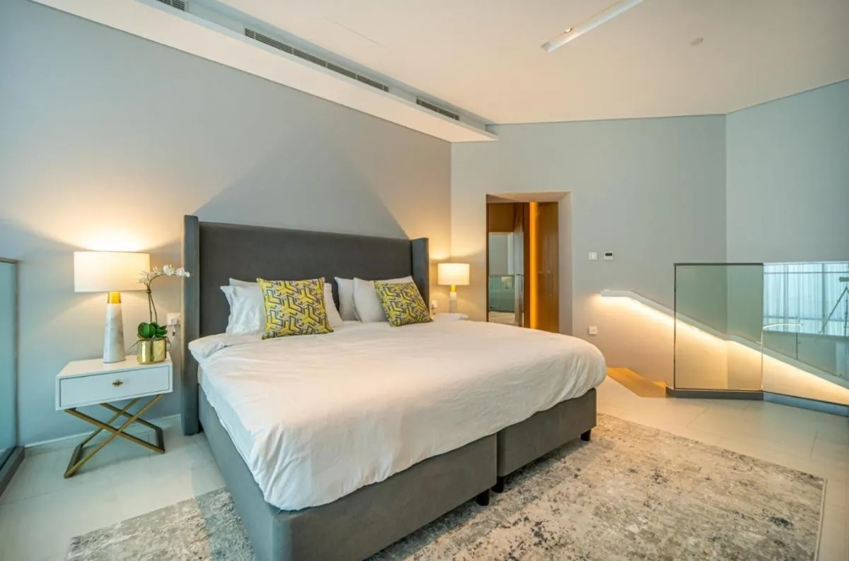 ⁨Iconic 1Bedroom Duplex with Skyline Views Near Downtown Dubai & Burj Khalifa⁩ — صورة 10