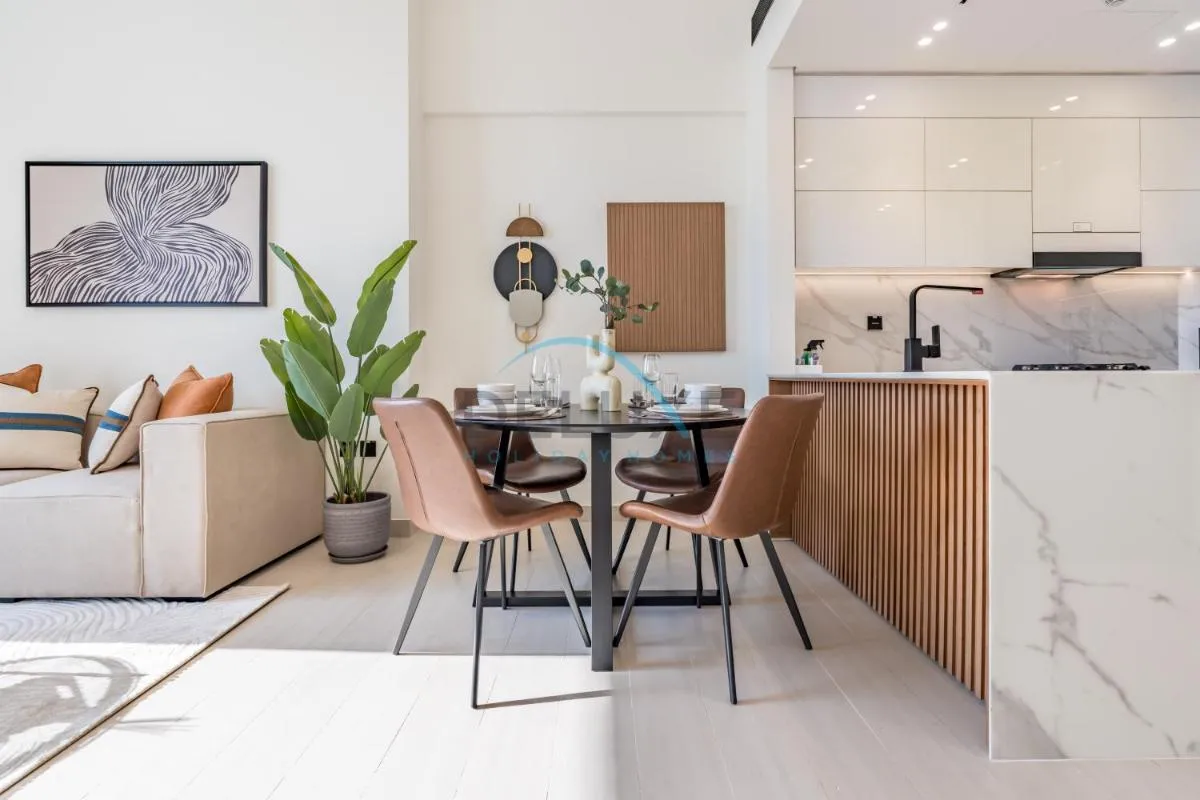Cozy 1BR with Balcony in Binghatti House, Jumeirah Village Circle by Deluxe Holiday Homes — صورة 2