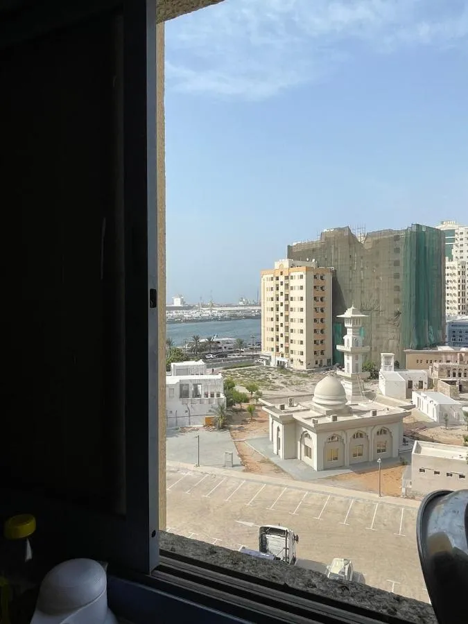 Ladies sharing Room beside Dubai station — صورة 2