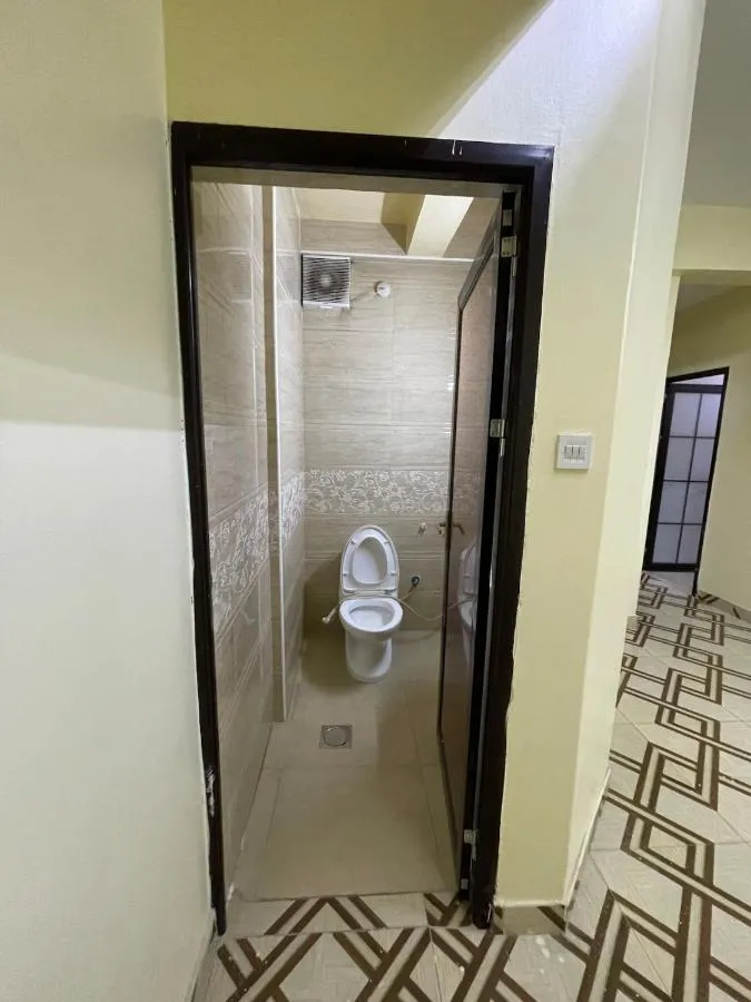⁨Sea View APT Near dubai Bus Station men Sharing⁩ — صورة 9