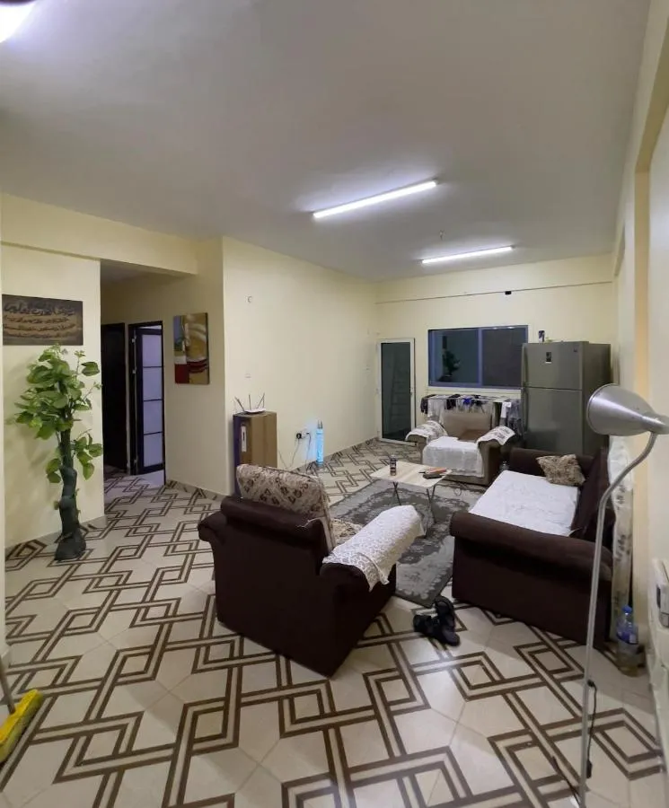 Sea View APT Near dubai Bus Station men Sharing - الشارقة، الإمارات