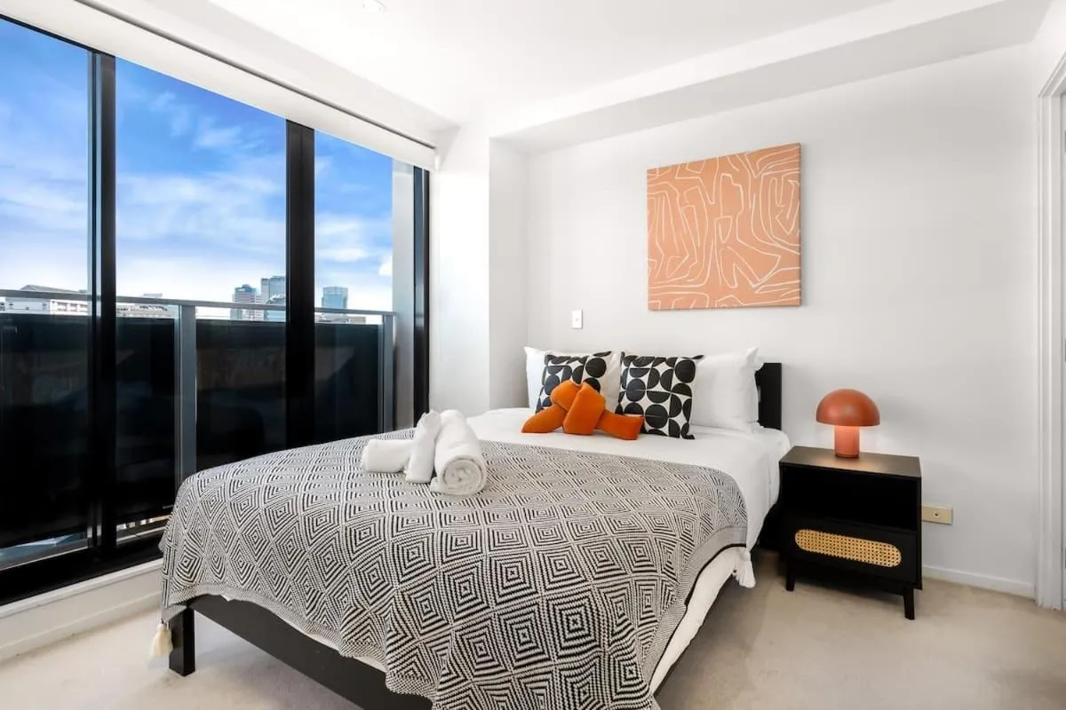 ⁨هيرت وف سيتي ليفينغ ينكرديبل سيتي و سكيتوور فيو نيربي كوين ست⁩ — صورة 3