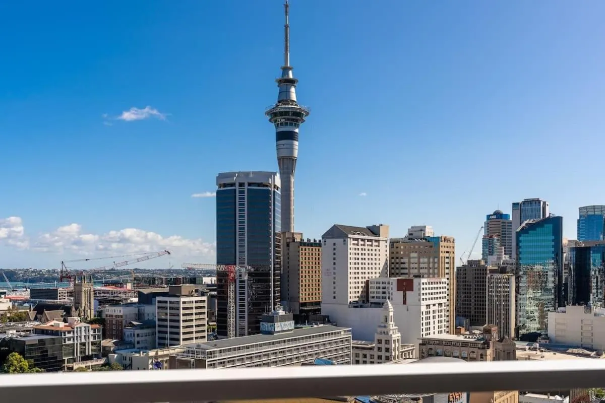 هيرت وف سيتي ليفينغ ينكرديبل سيتي و سكيتوور فيو نيربي كوين ست — صورة 4