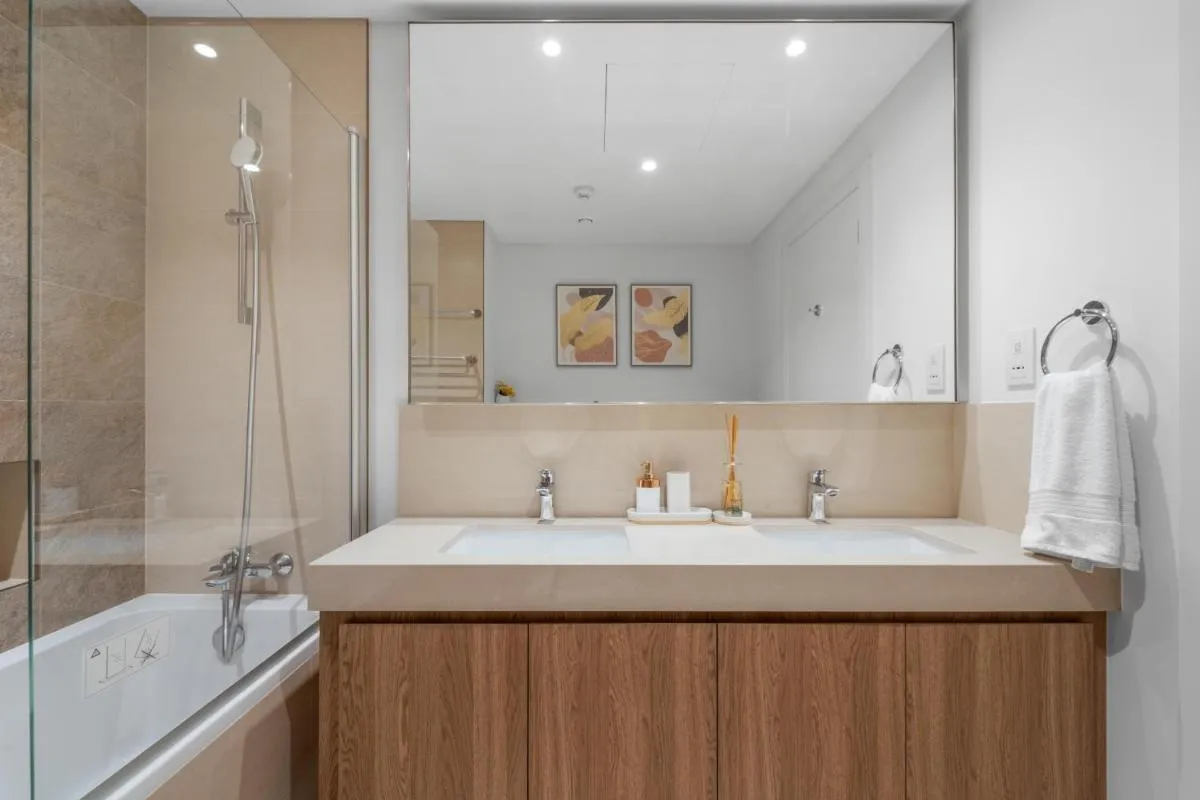 ⁨Amazing 2BR Home Burj Khalifa View Steps Walk to DubaiMall⁩ — صورة 19