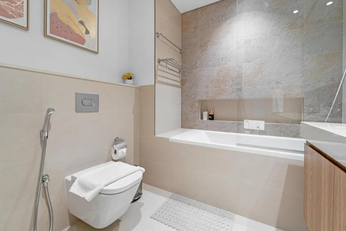 ⁨Amazing 2BR Home Burj Khalifa View Steps Walk to DubaiMall⁩ — صورة 21