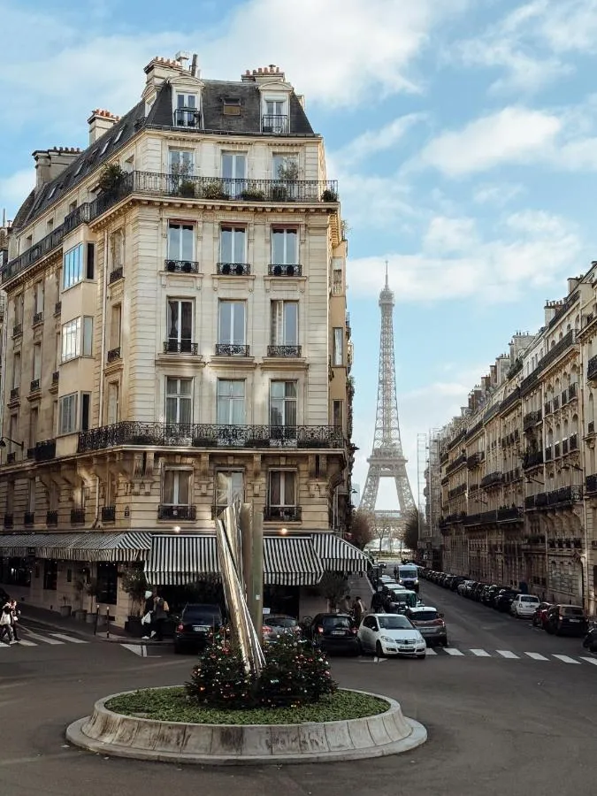 لي ميتروبوليتان, باريس توور ييففيل, ا تريبوتي بورتفوليو هوتيل - باريس، فرنسا