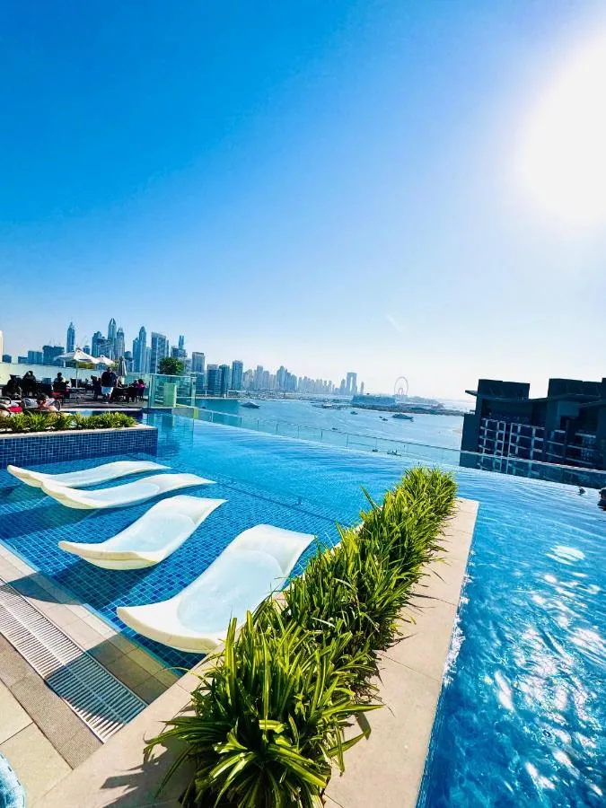 Infinity Pool Studio in Palm Jumeirah on Exclusive West Beach