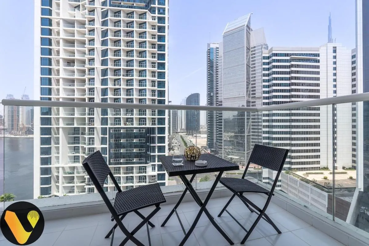 Vogue Business Bay Damac Maison Prive near Burj Khalifa and Dubai Mall, Studio Apartment with Balcony, Canal and City View, Access to all Amenities — صورة 3