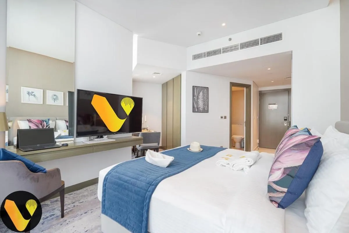 Vogue Business Bay Damac Maison Prive near Burj Khalifa and Dubai Mall, Studio Apartment with Balcony, Canal and City View, Access to all Amenities — صورة 4