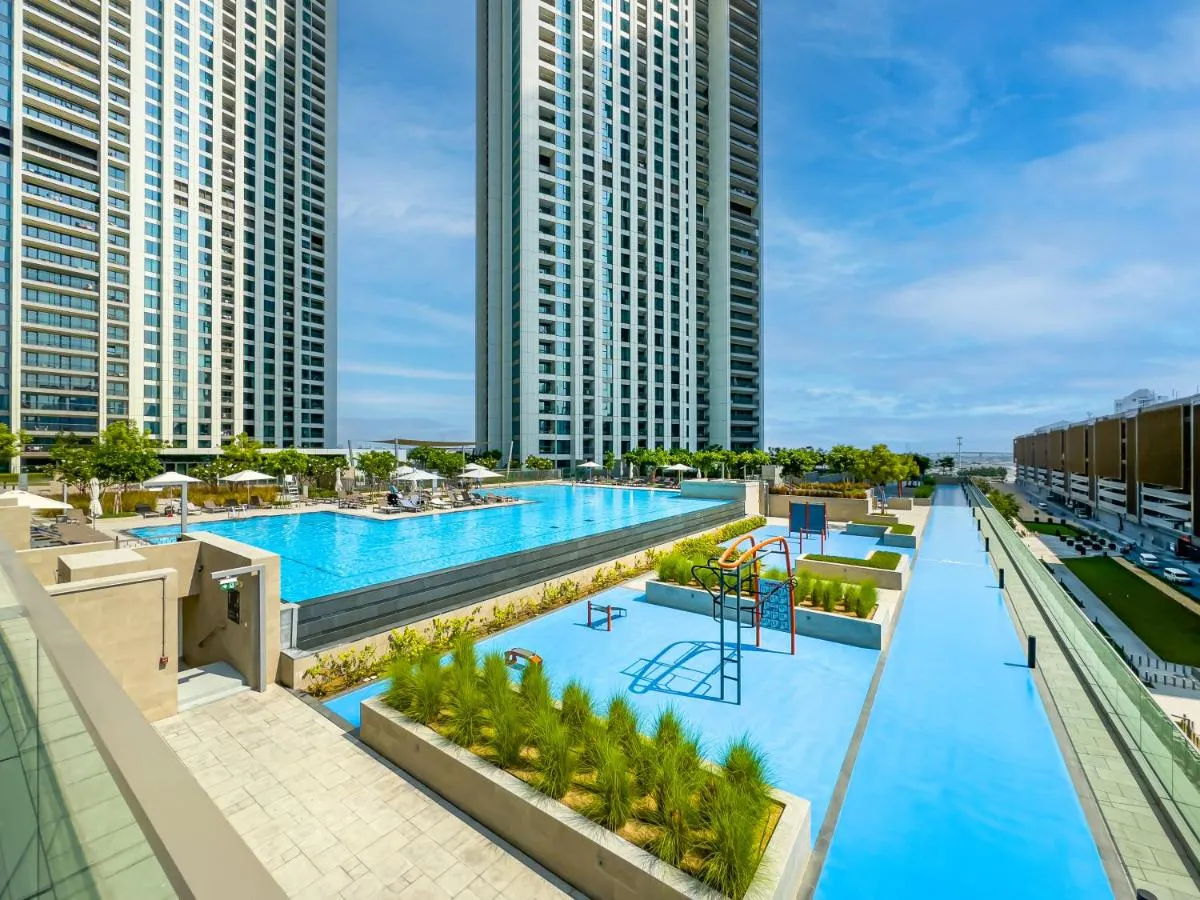 ⁨Blissful Stays - Luxury Two Bedroom Apartment at Downtown Views II- 5 min walk to Dubai Mall, Burj Khalifa with Infinity Pool⁩ — صورة 12