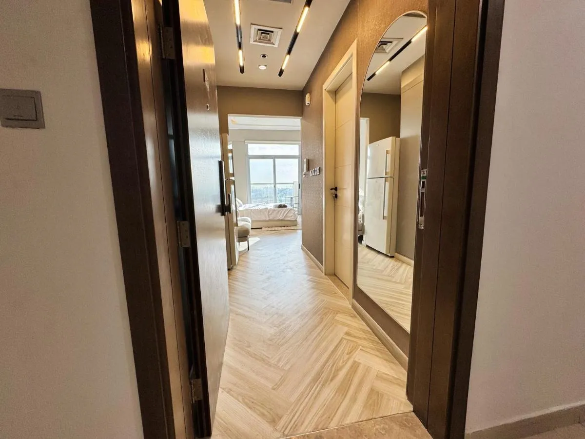 Warm and Elegant Studio in Dubai — صورة 2
